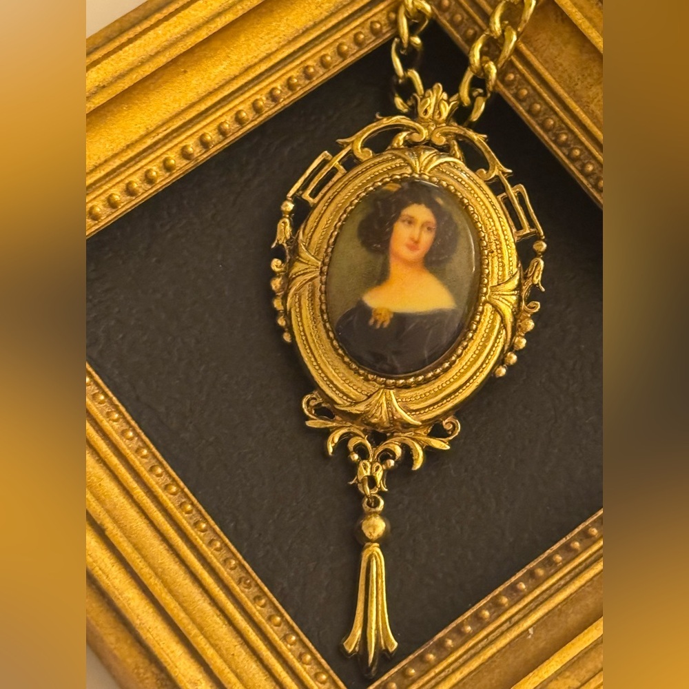 Vintage ART Cameo Pendant/Brooch Necklace - Picture 15 of 15